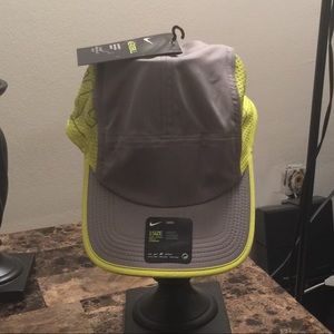 NIKE RUNNING HAT NWT